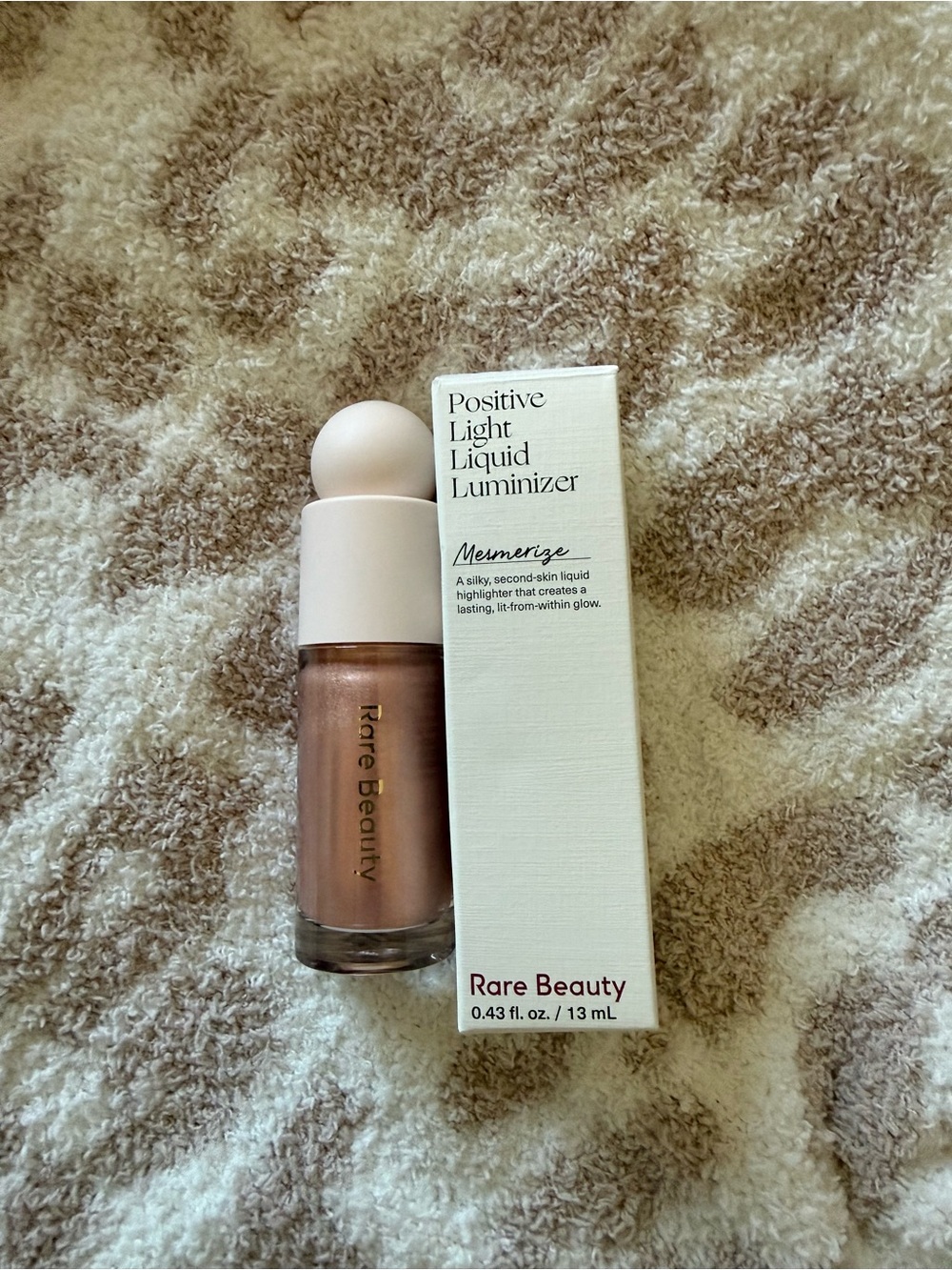 Rare Beauty positive light liquid luminizer